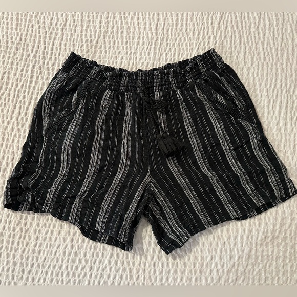 Briggs New York Pants - Women’s or Junior’s Black & White, Briggs Shorts, Size Medium